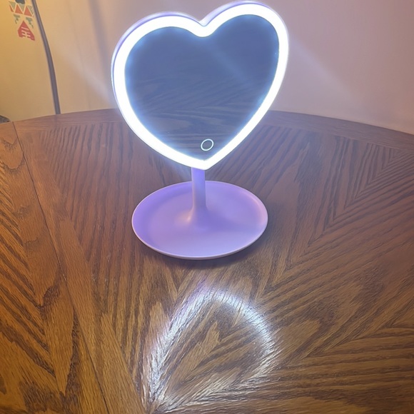 NIB Wireless LED Mirror Purple Heart Shaped Makeup Mirror w/ Touch Light & Tray - Picture 17 of 17